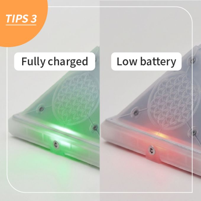 Tip 3: green light when fully charged, red light when the battery is low